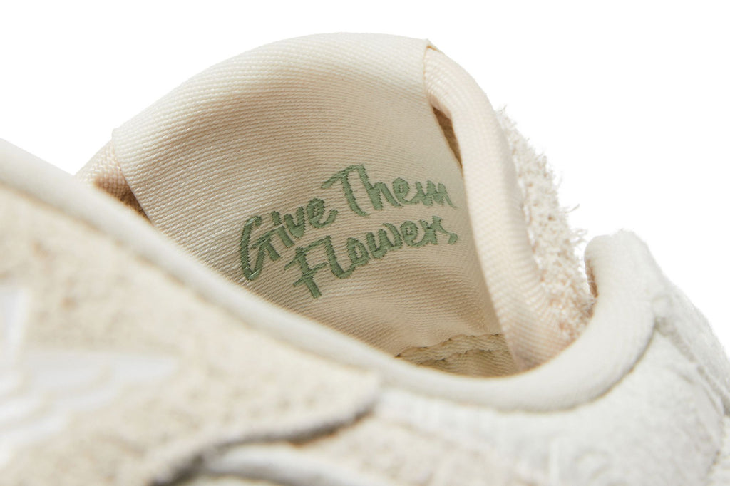 Jordan 1 Retro Low OG Chris Paul "Give Them Flowers" - FZ0455-200
