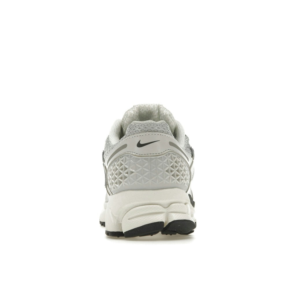 Nike Air Zoom Vomero 5 Photon Dust Metallic Silver (Women Exclusive) FD0884-025